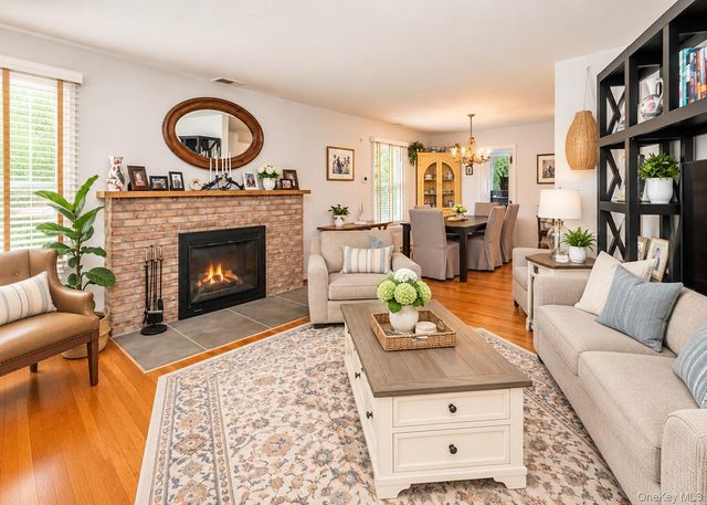 72 S Penataquit Avenue, Bay Shore, NY 11706