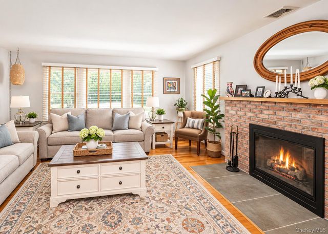 72 S Penataquit Avenue, Bay Shore, NY 11706
