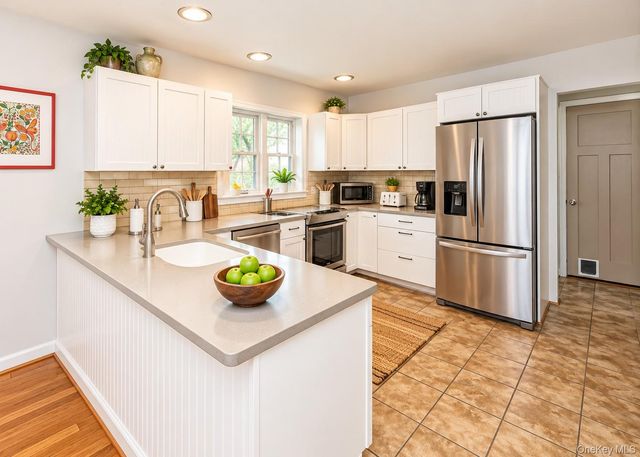 72 S Penataquit Avenue, Bay Shore, NY 11706