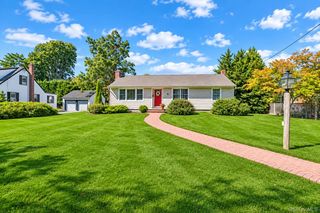 72 S Penataquit Avenue, Bay Shore, NY 11706