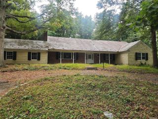134 Skunks Misery Road, Lattingtown, NY 11560