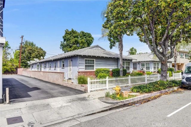 14821 Burbank, Van Nuys, CA 91411