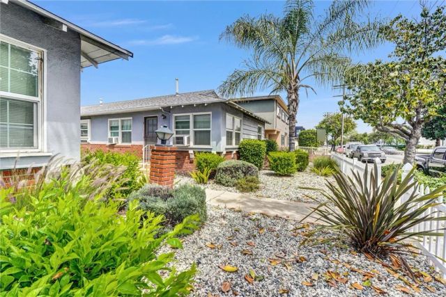 14821 Burbank, Van Nuys, CA 91411