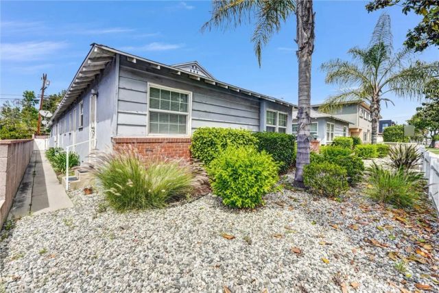 14821 Burbank, Van Nuys, CA 91411