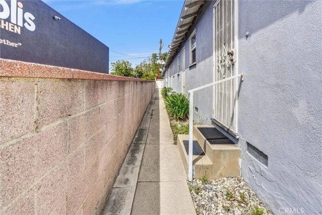 14821 Burbank, Van Nuys, CA 91411
