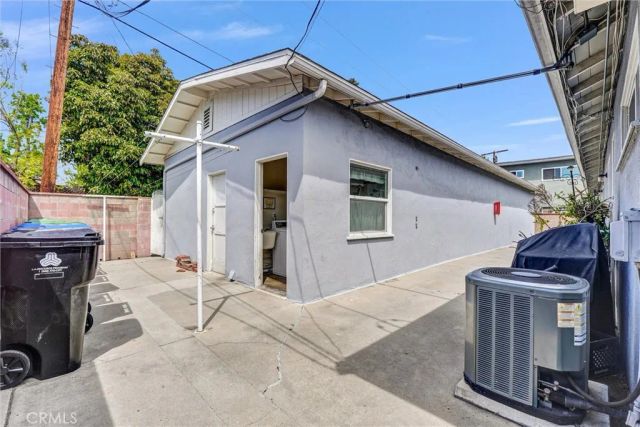 14821 Burbank, Van Nuys, CA 91411