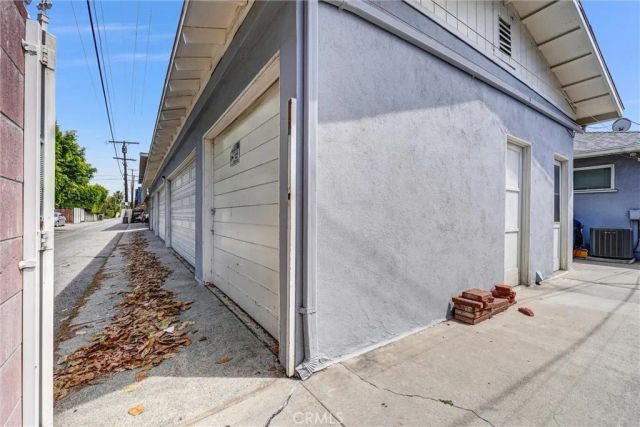 14821 Burbank, Van Nuys, CA 91411