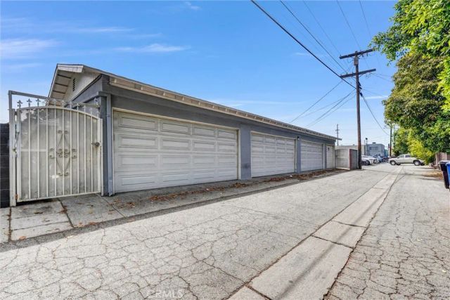 14821 Burbank, Van Nuys, CA 91411