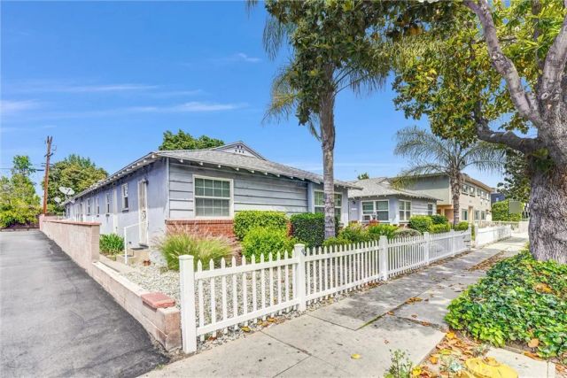 14821 Burbank, Van Nuys, CA 91411