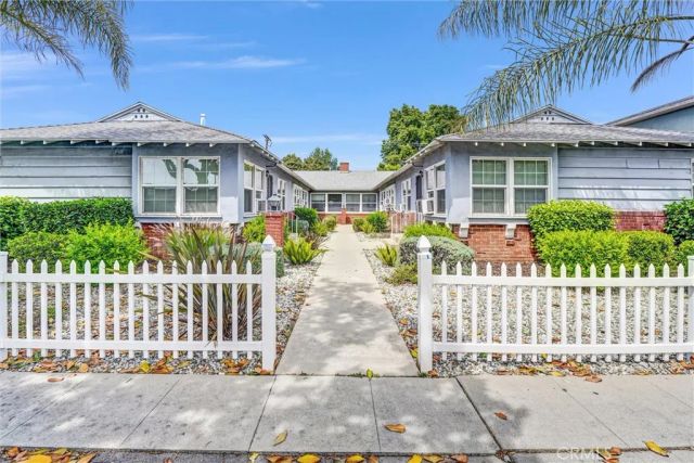 14821 Burbank, Van Nuys, CA 91411