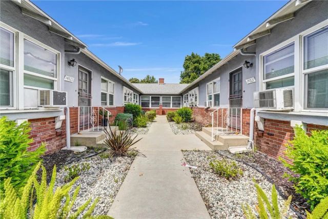 14821 Burbank, Van Nuys, CA 91411