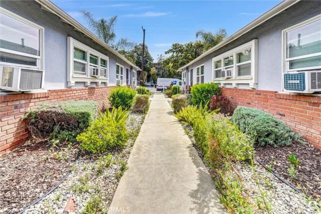 14821 Burbank, Van Nuys, CA 91411