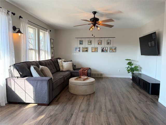 2105 First Avenue, Marion, IA 52302