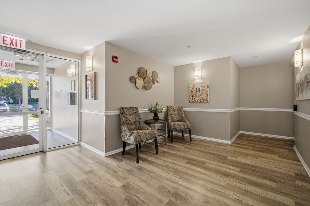 190 N Milwaukee Avenue 303, Wheeling, IL 60090 — photo 2