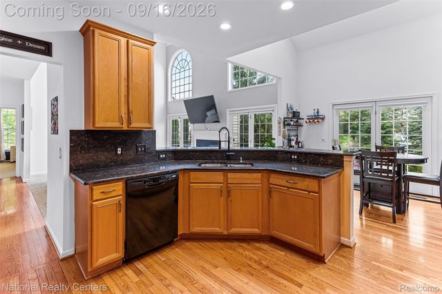 2077 Applebrook Drive, Commerce Charter Township, MI 48382