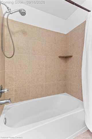 2077 Applebrook Drive, Commerce Charter Township, MI 48382