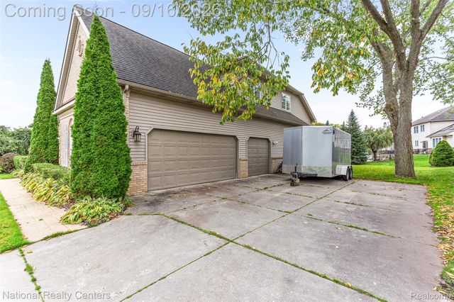 2077 Applebrook Drive, Commerce Charter Township, MI 48382