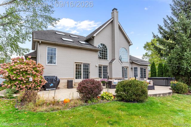 2077 Applebrook Drive, Commerce Charter Township, MI 48382