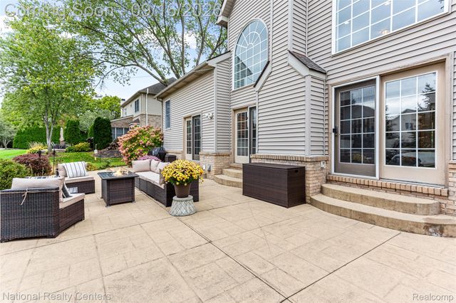 2077 Applebrook Drive, Commerce Charter Township, MI 48382
