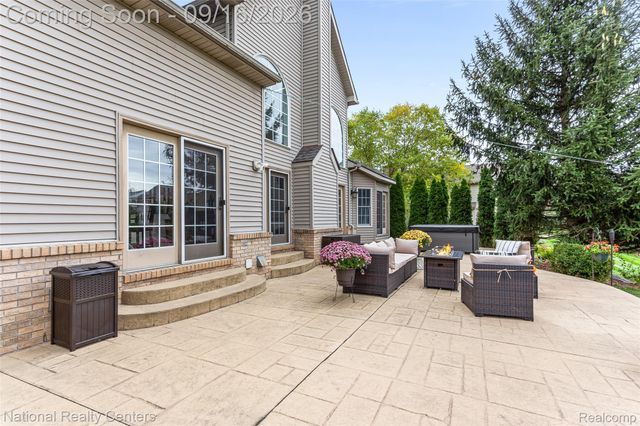 2077 Applebrook Drive, Commerce Charter Township, MI 48382
