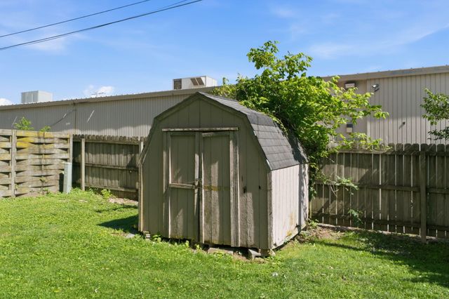 2317 N Bess Place, Springfield, MO 65803