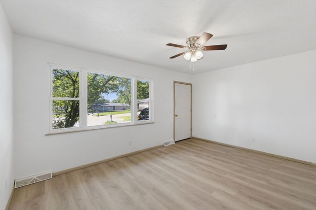 2317 N Bess Place, Springfield, MO 65803