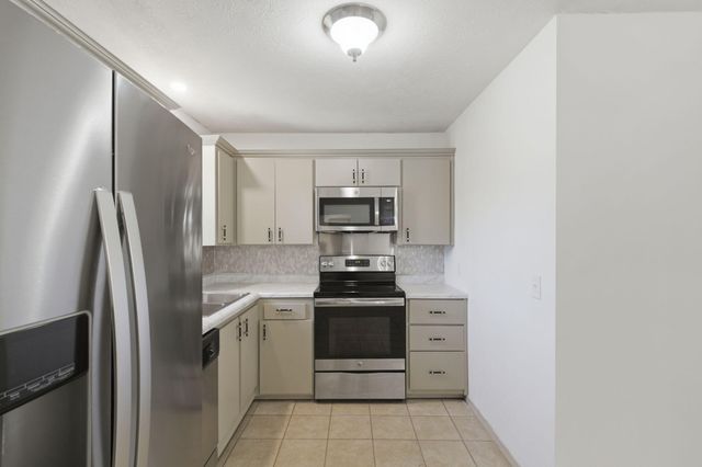 2317 N Bess Place, Springfield, MO 65803