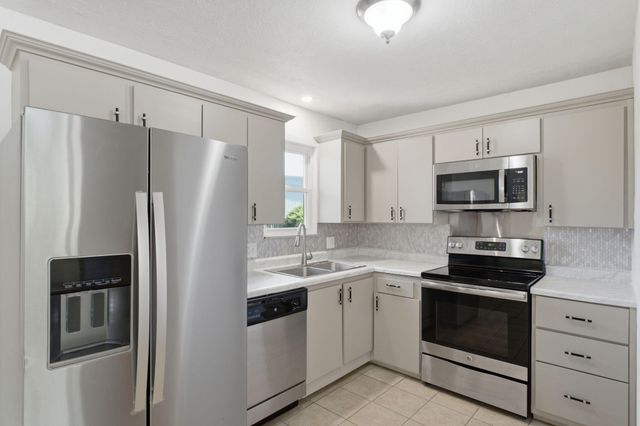 2317 N Bess Place, Springfield, MO 65803