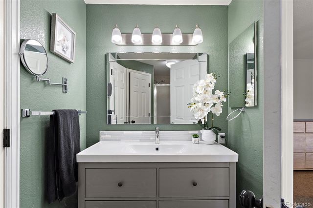 11730 Oakland Drive, Henderson, CO 80640