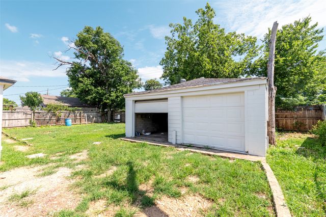 3924 Dismount Street, Dallas, TX 75211