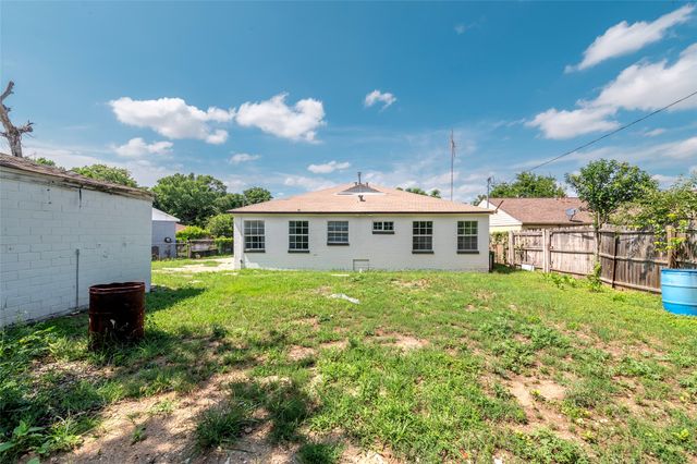 3924 Dismount Street, Dallas, TX 75211