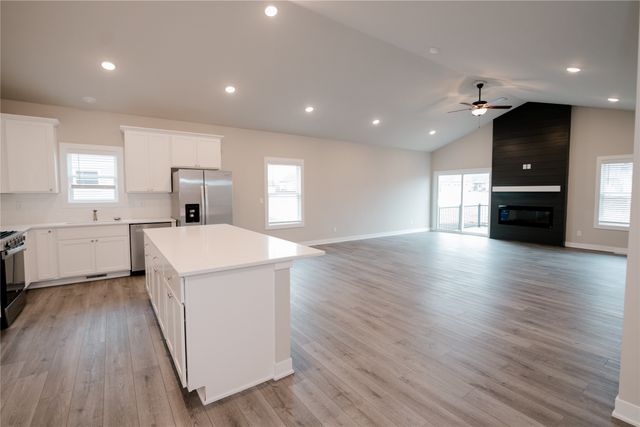 805 E 23rd Street N, Newton, IA 50208