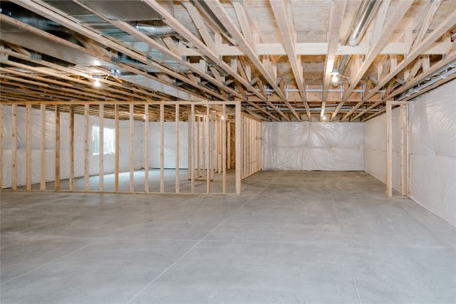805 E 23rd Street N, Newton, IA 50208
