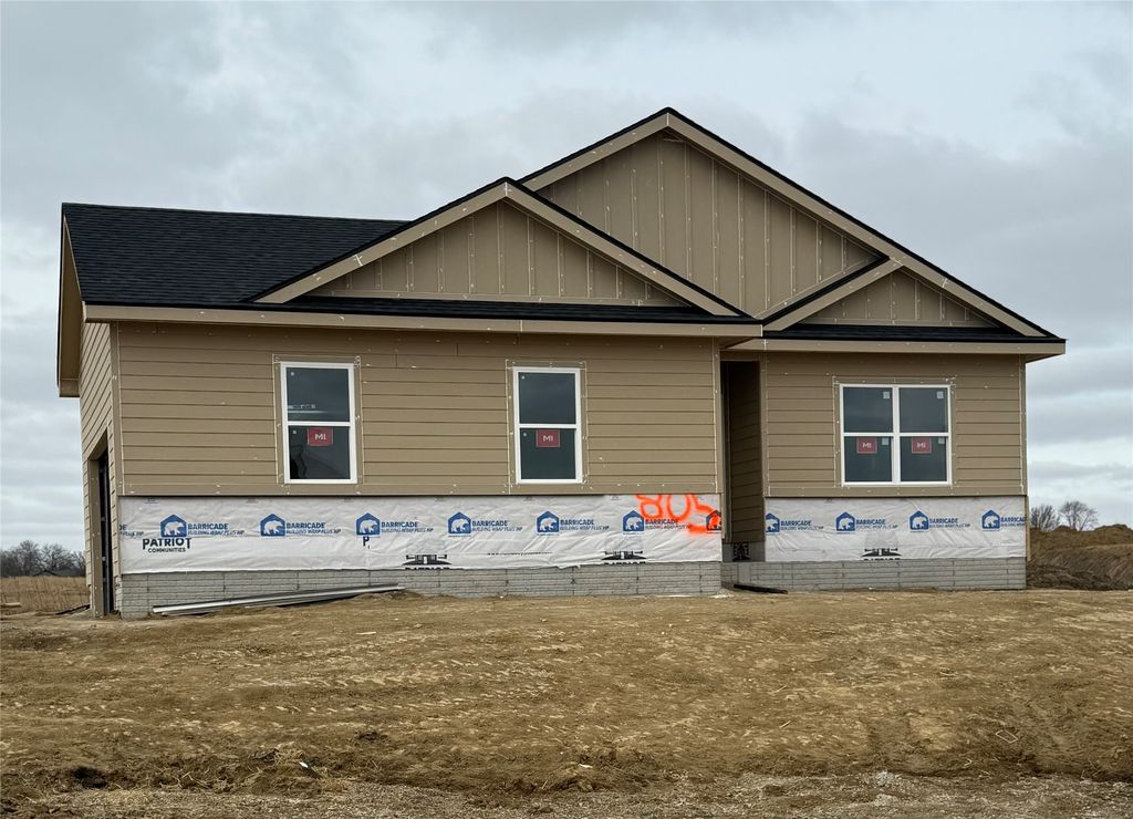 805 E 23rd Street N, Newton, IA 50208