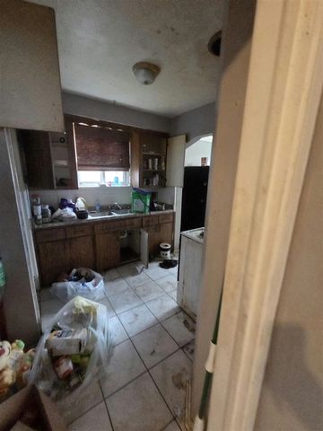 15018 Eastburn Street, Detroit, MI 48205