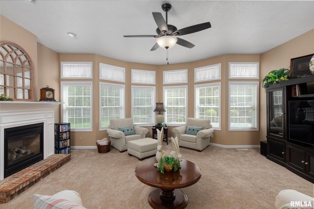 301 ARBOR Drive, Carterville, IL 62918