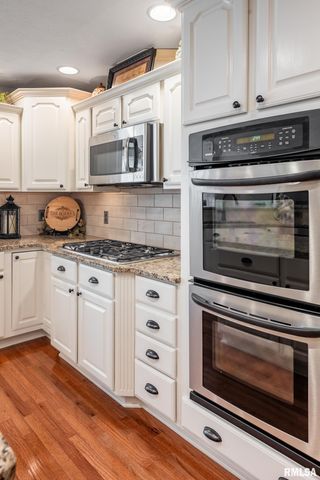 301 ARBOR Drive, Carterville, IL 62918