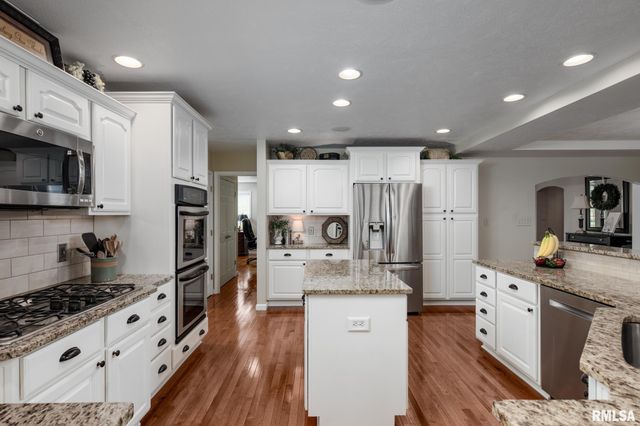 301 ARBOR Drive, Carterville, IL 62918