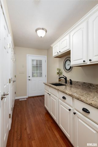 301 ARBOR Drive, Carterville, IL 62918