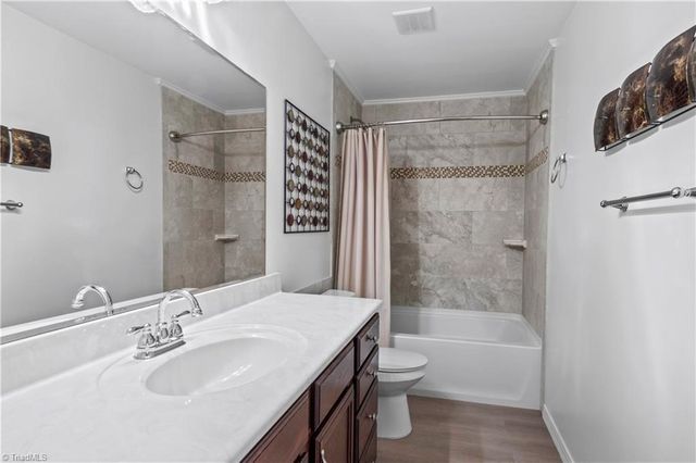 1395 Glen Oaks Road, Clemmons, NC 27012