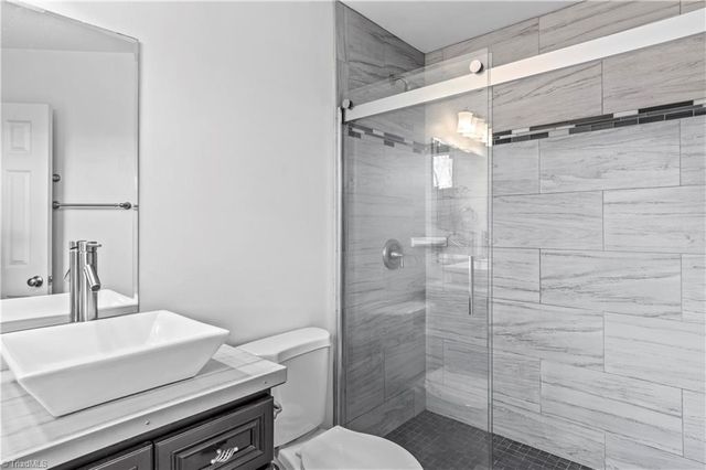 1395 Glen Oaks Road, Clemmons, NC 27012