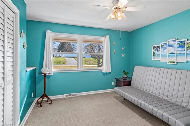 1395 Glen Oaks Road, Clemmons, NC 27012