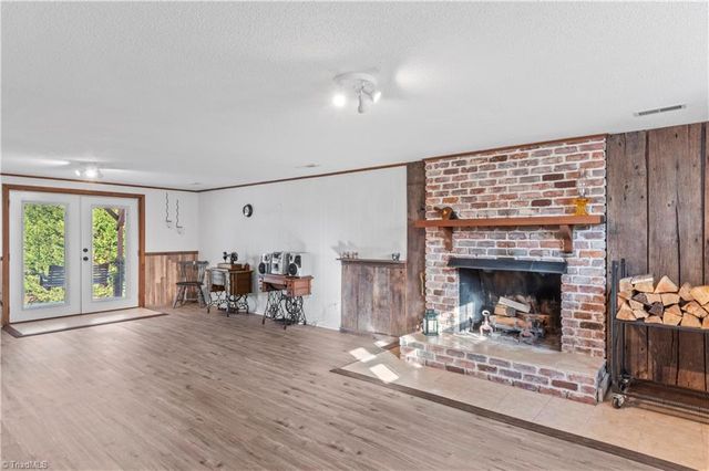 1395 Glen Oaks Road, Clemmons, NC 27012