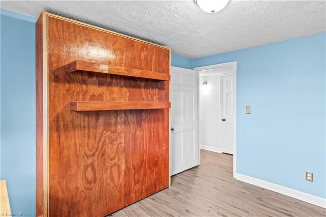 1395 Glen Oaks Road, Clemmons, NC 27012