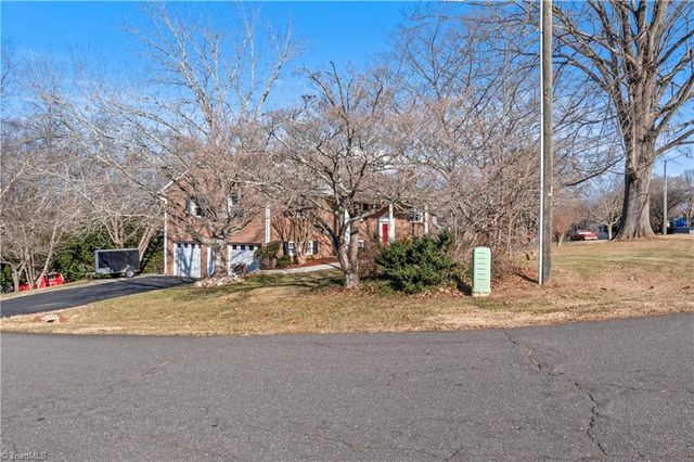 1395 Glen Oaks Road, Clemmons, NC 27012