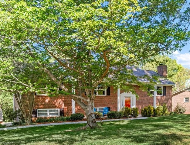 1395 Glen Oaks Road, Clemmons, NC 27012