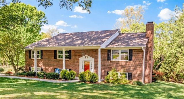 1395 Glen Oaks Road, Clemmons, NC 27012