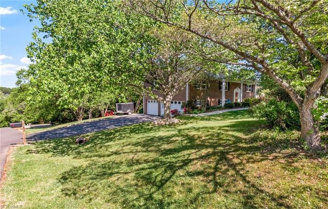 1395 Glen Oaks Road, Clemmons, NC 27012