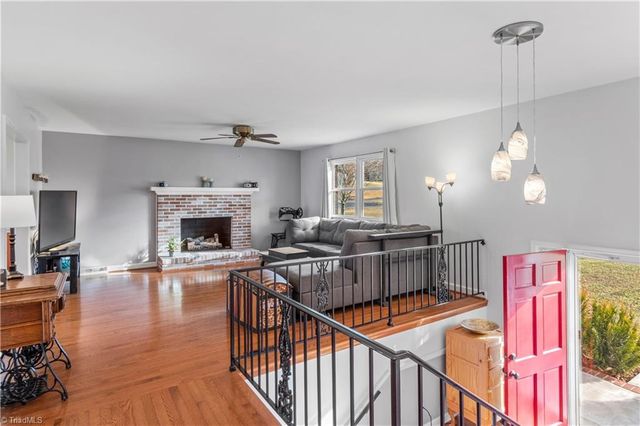 1395 Glen Oaks Road, Clemmons, NC 27012