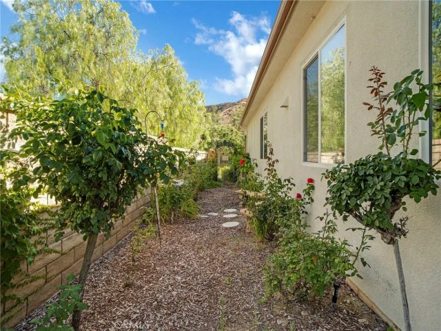 21103 Cross Creek Drive, Saugus, CA 91350